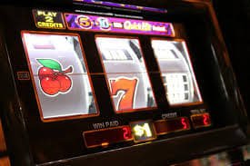 win88 chip App ဖြင့် Myanmar National League ဘောလုံး Sportsbook ကစားနေသောမြင်ကွင်း